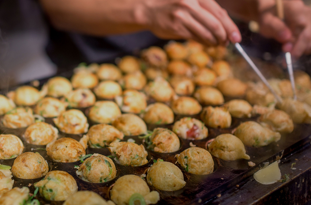 Al momento stai visualizzando TAKOYAKI: ALLA SCOPERTA DELLO STREET-FOOD GIAPPONESE